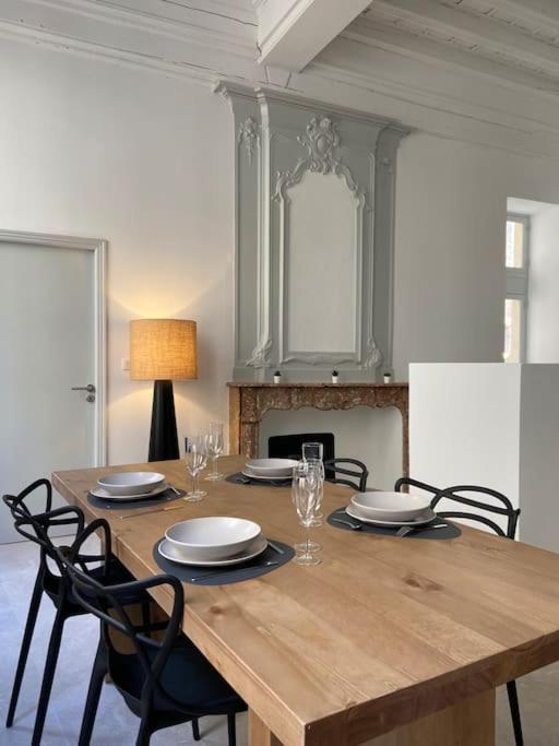 Appartement Avec Ventilateurs Proche Du Palais Des Papes Avignon Luaran gambar