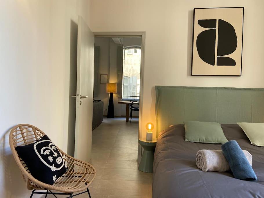 Appartement Avec Ventilateurs Proche Du Palais Des Papes Avignon Luaran gambar