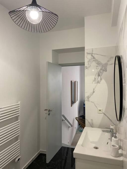 Appartement Avec Ventilateurs Proche Du Palais Des Papes Avignon Luaran gambar
